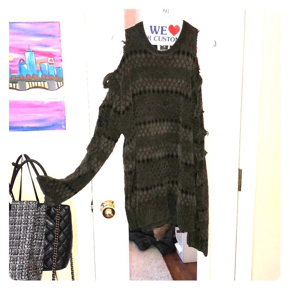 Oversized patterned cozy sweater w/ladder sleeves